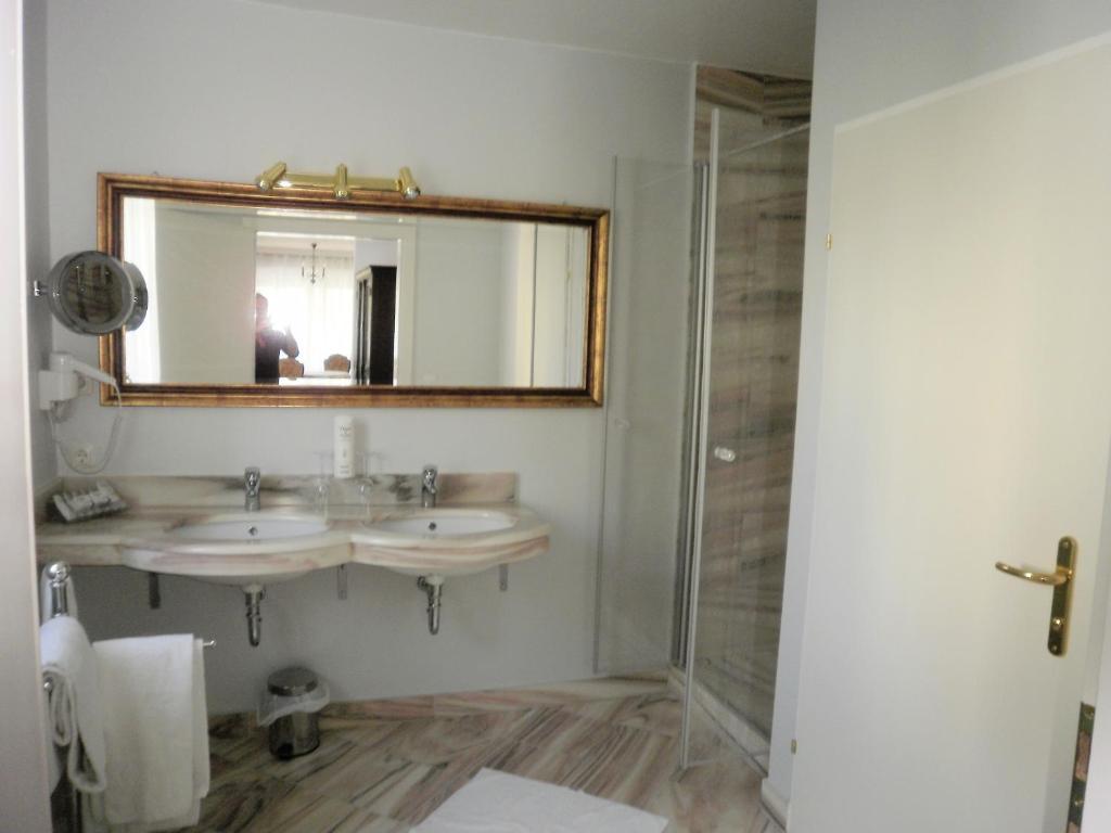 Stadtvilla Auerhahn Vöcklabruck 部屋 写真